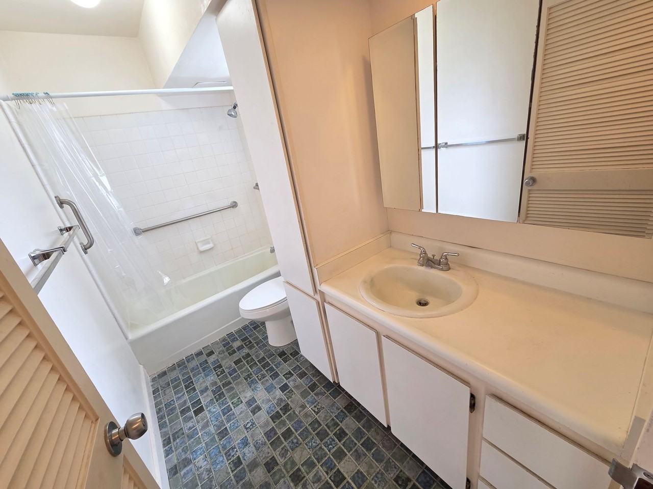 1545 Nehoa St #404 - Photo 6 of 41
