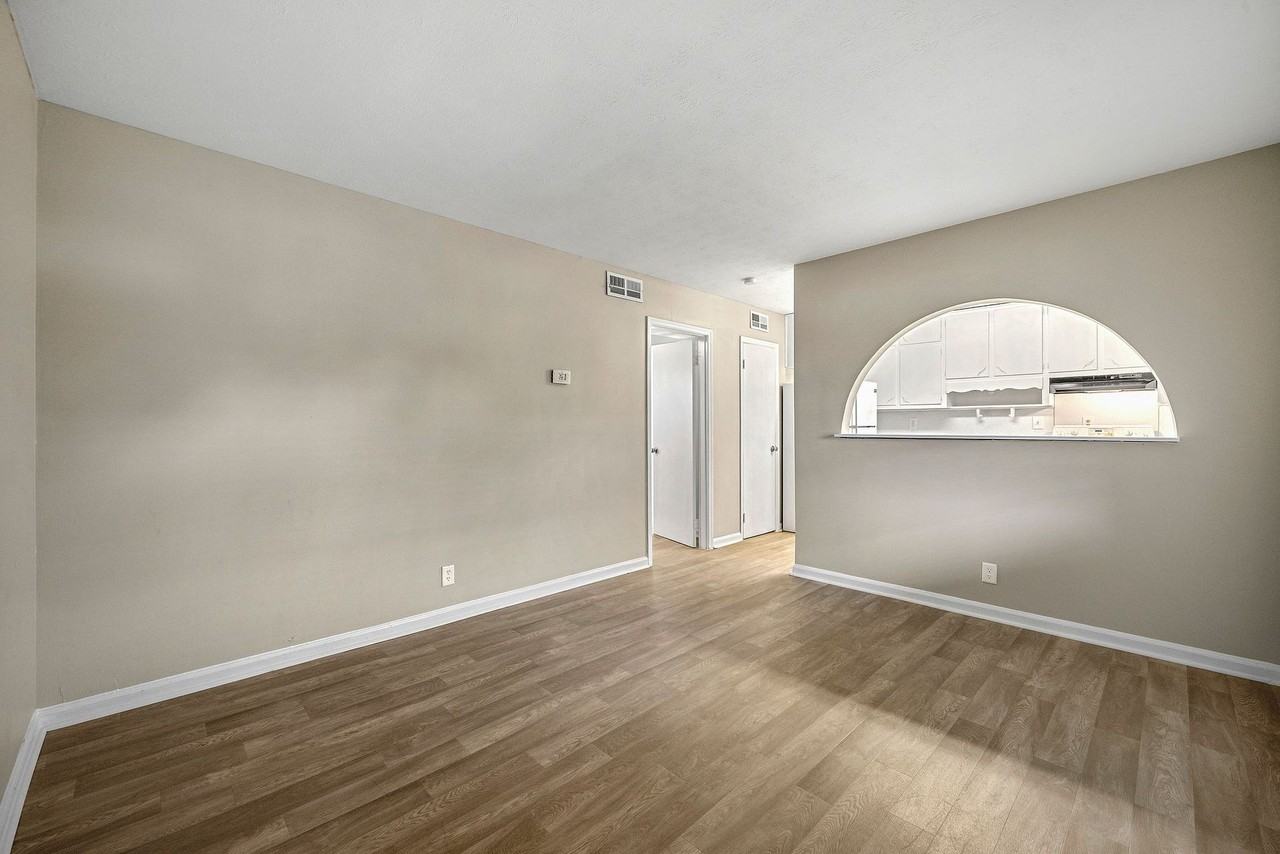 Balfour 296 - Photo 2 of 32