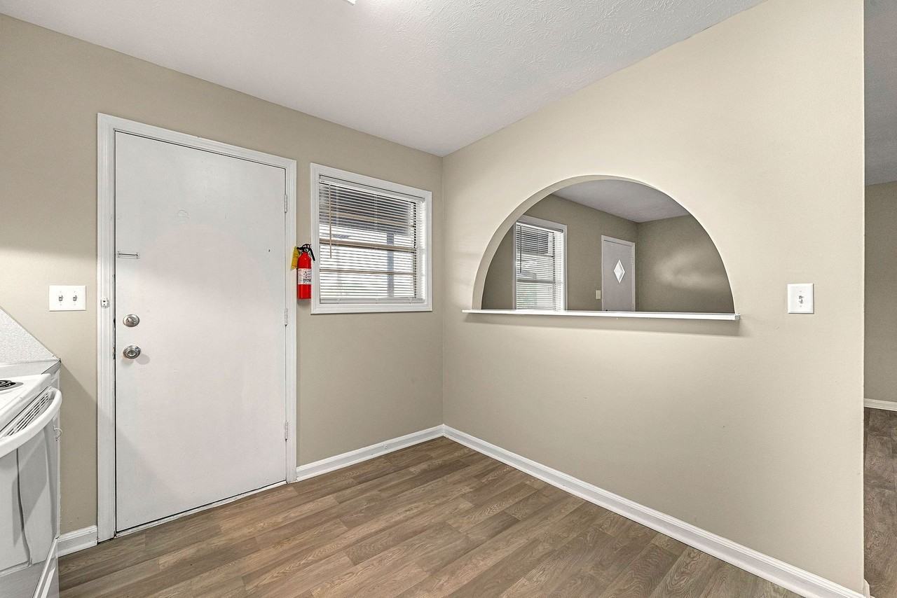 Balfour 296 - Photo 5 of 32