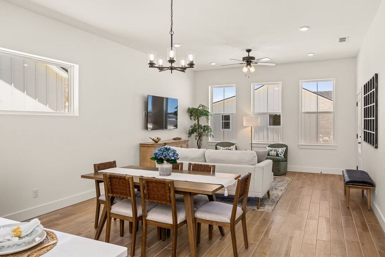802 S Creek St #103 - Photo 5 of 16