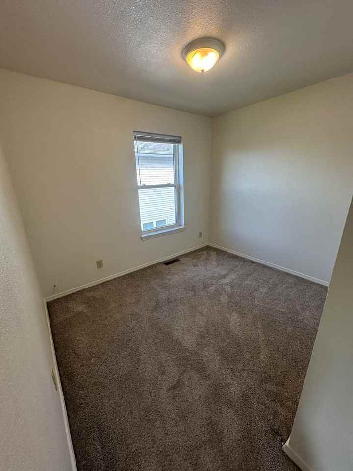 804 Defoe St - Photo 2 of 9