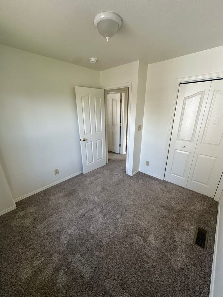 804 Defoe St - Photo 3 of 9