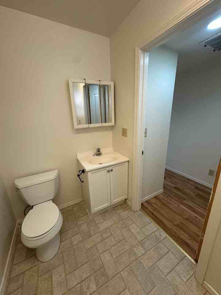 804 Defoe St - Photo 6 of 9