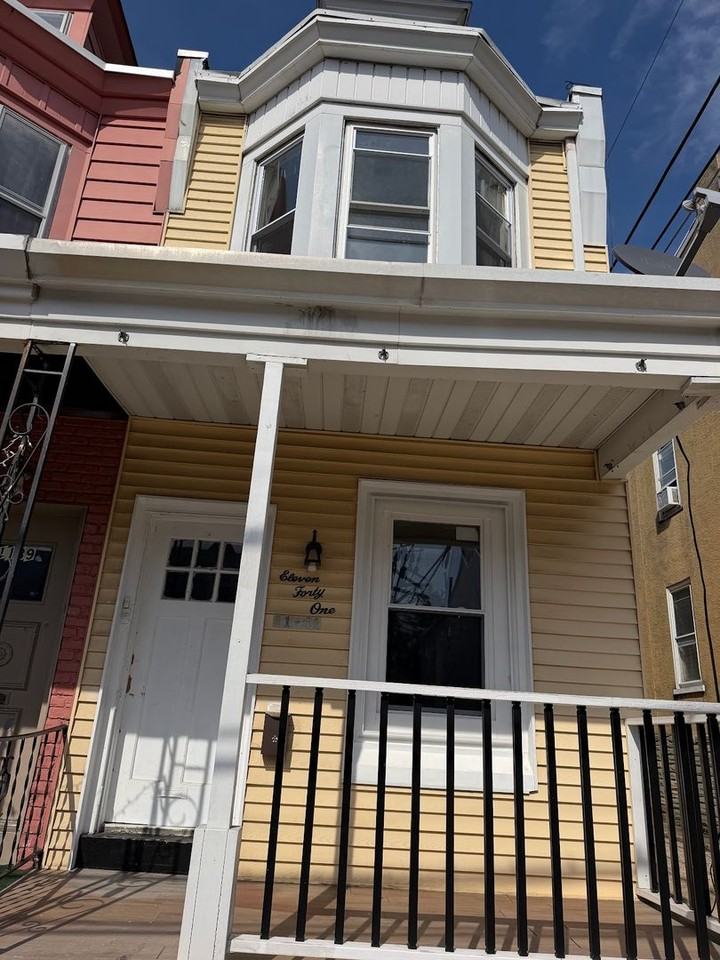 1141 Robeson St - Photo 2 of 13