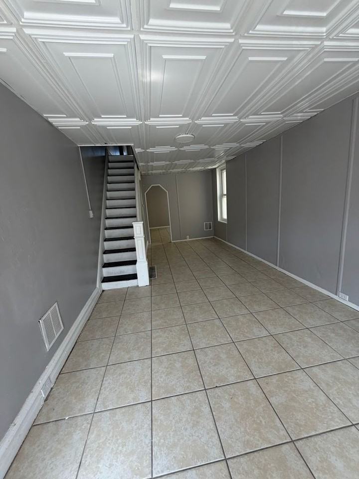 1141 Robeson St - Photo 3 of 13