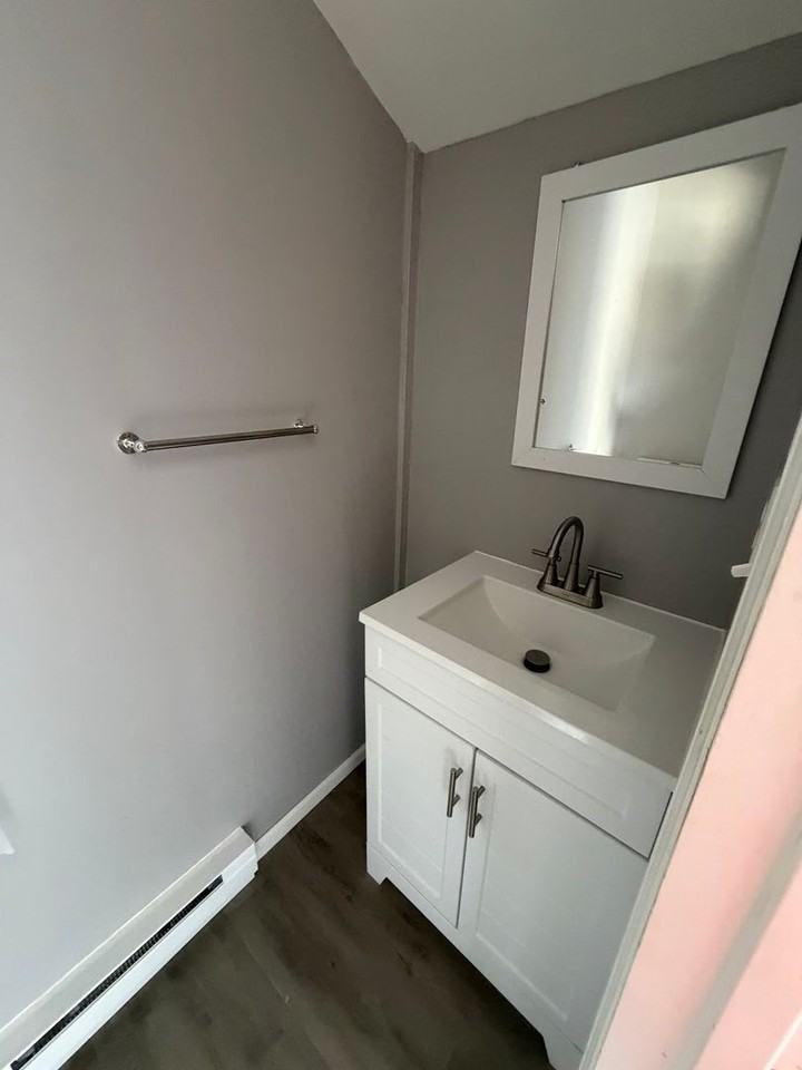 1141 Robeson St - Photo 6 of 13