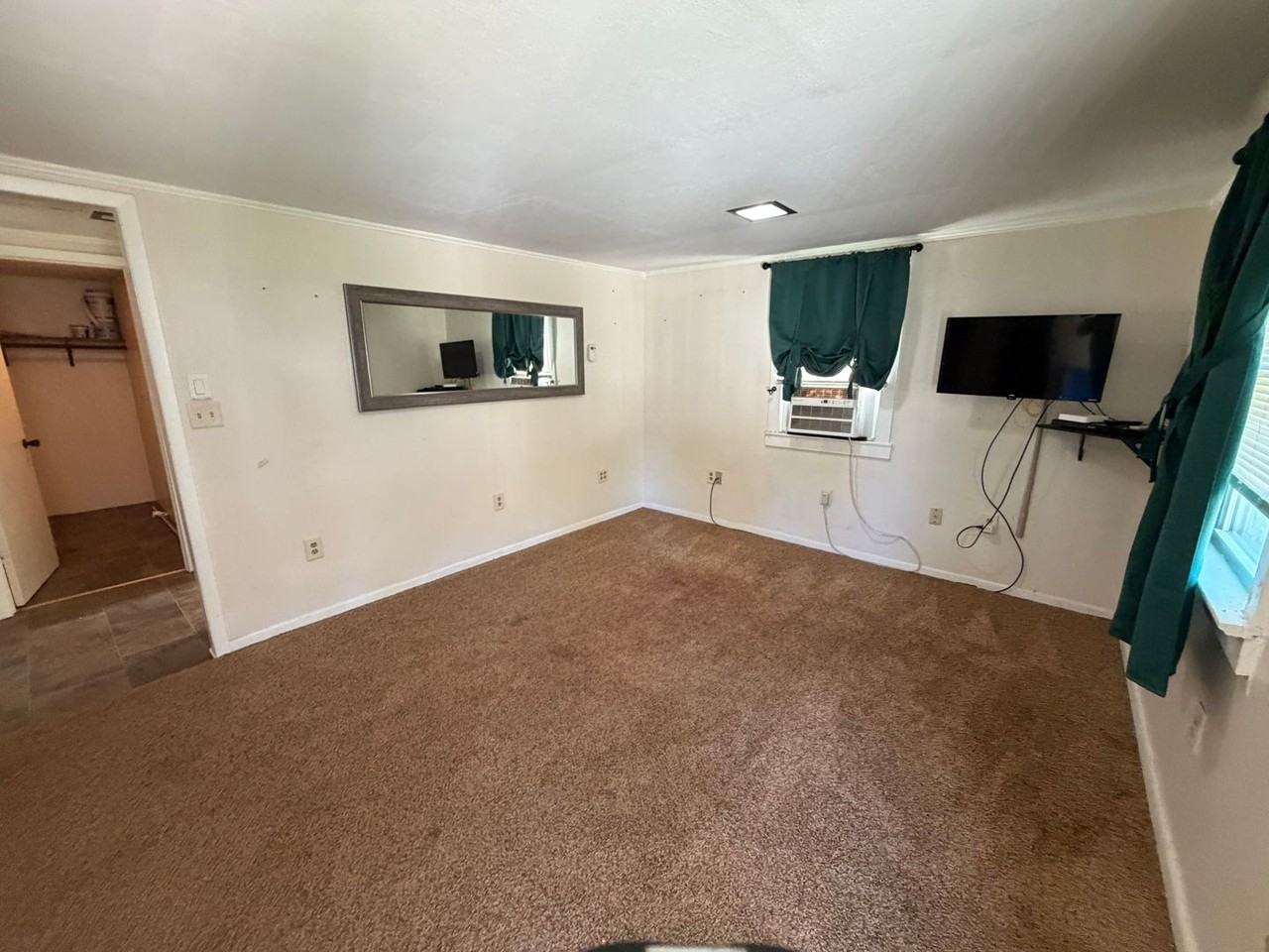 216 S Duncan St - Photo 2 of 6