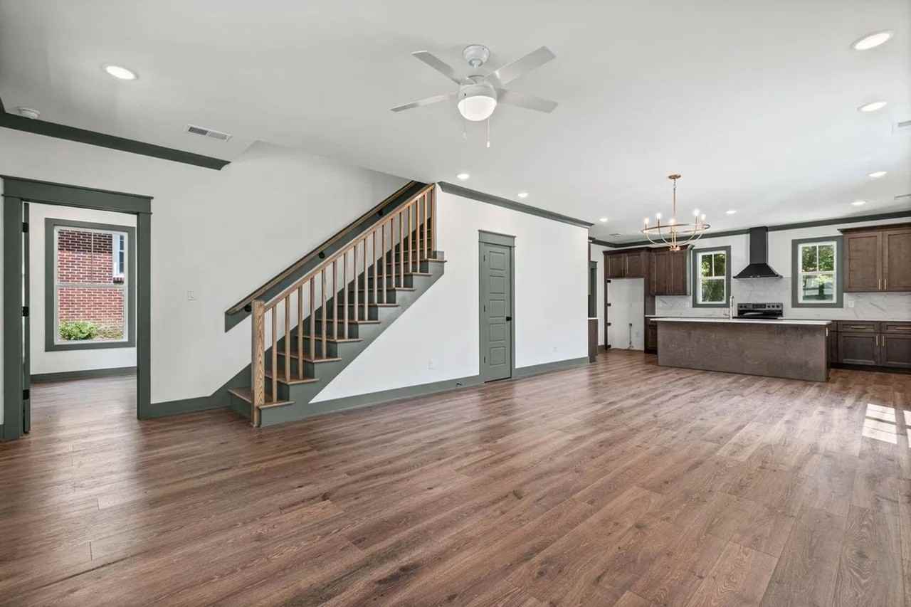 205 Mccowat St - Photo 3 of 9