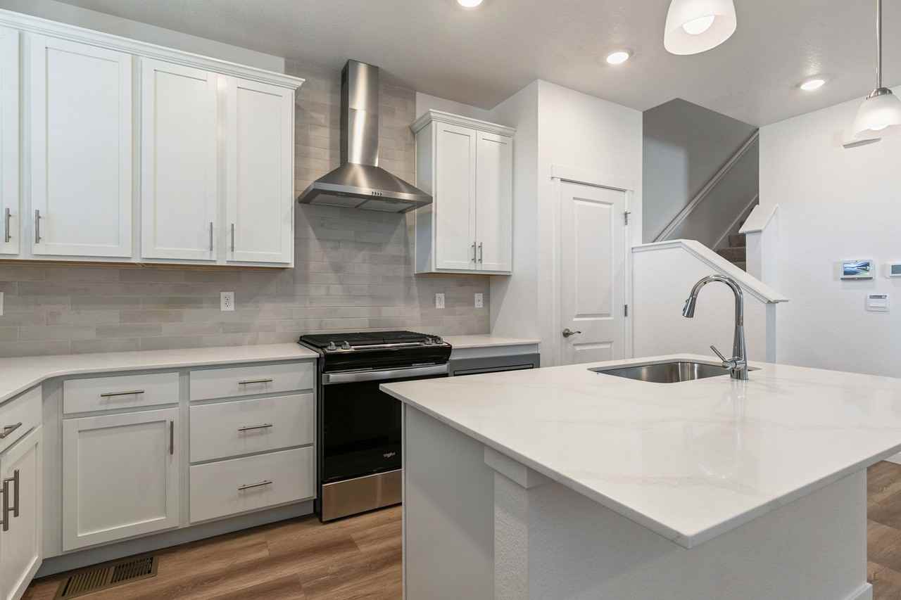 1510 Higgins Creek Dr - Photo 2 of 30
