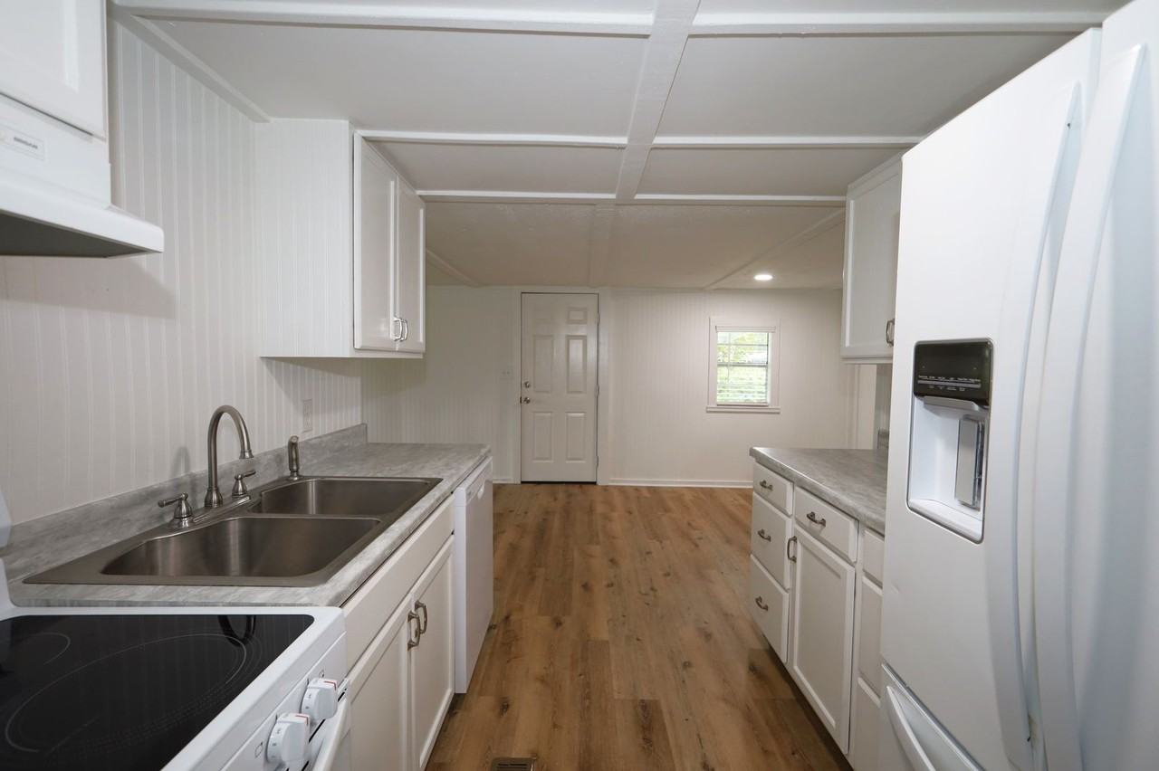 327 North St - Photo 3 of 17