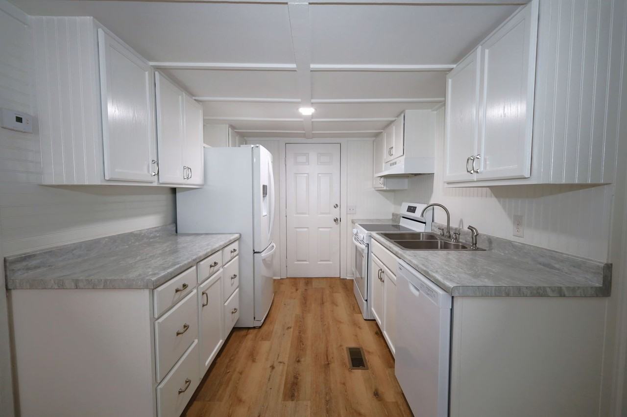 327 North St - Photo 4 of 17