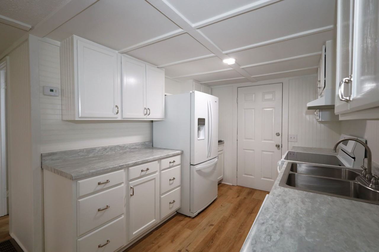 327 North St - Photo 5 of 17