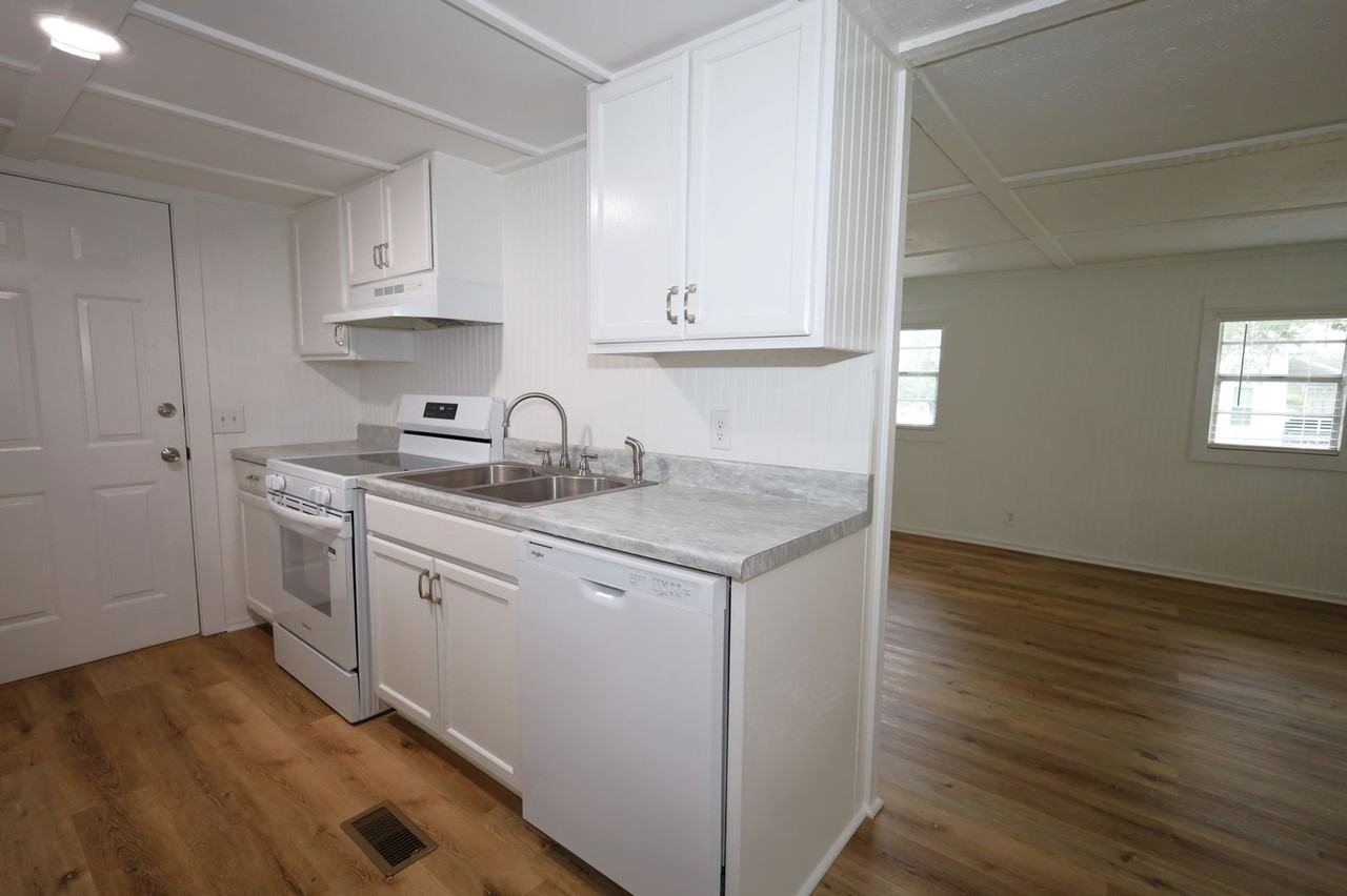327 North St - Photo 6 of 17