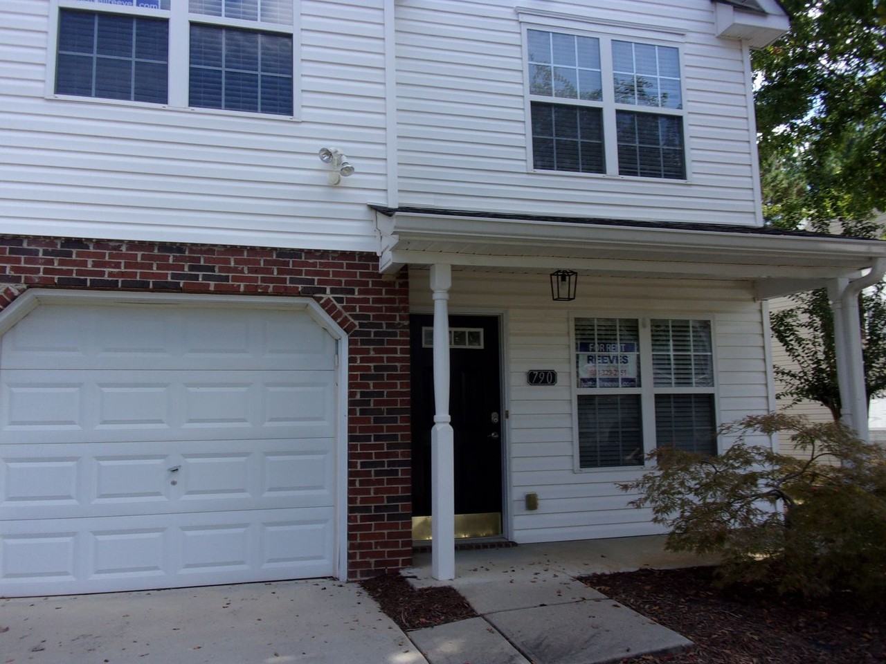 790 Rock Lake Gln - Photo 3 of 30