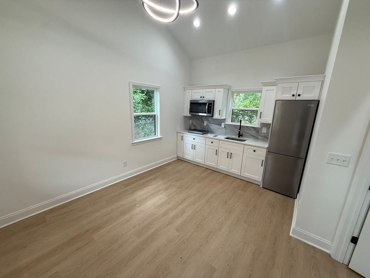 1729 W Hancock Ave - Photo 3 of 12