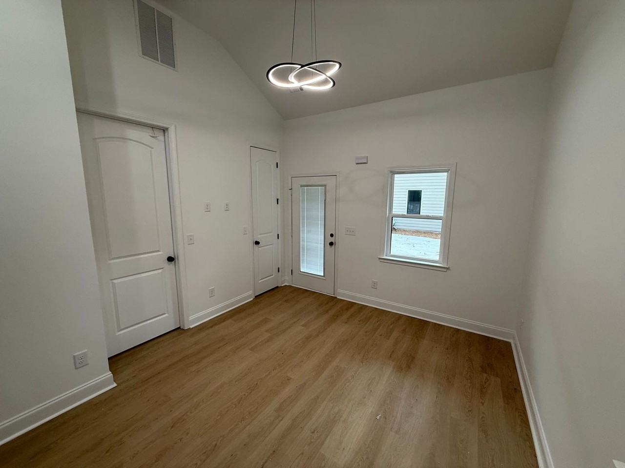 1729 W Hancock Ave - Photo 4 of 12