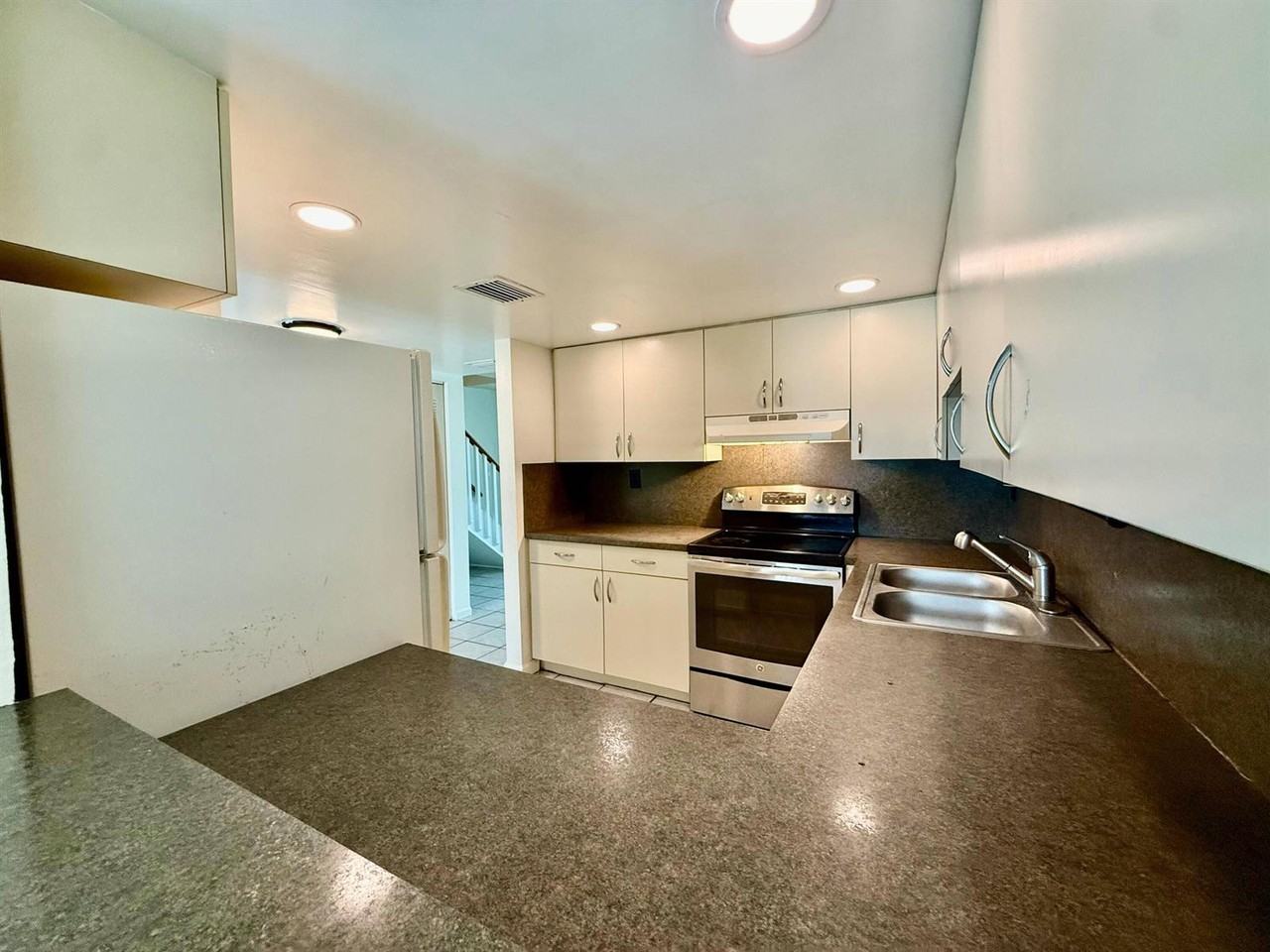 337 Gulfstream Rd - Photo 2 of 8