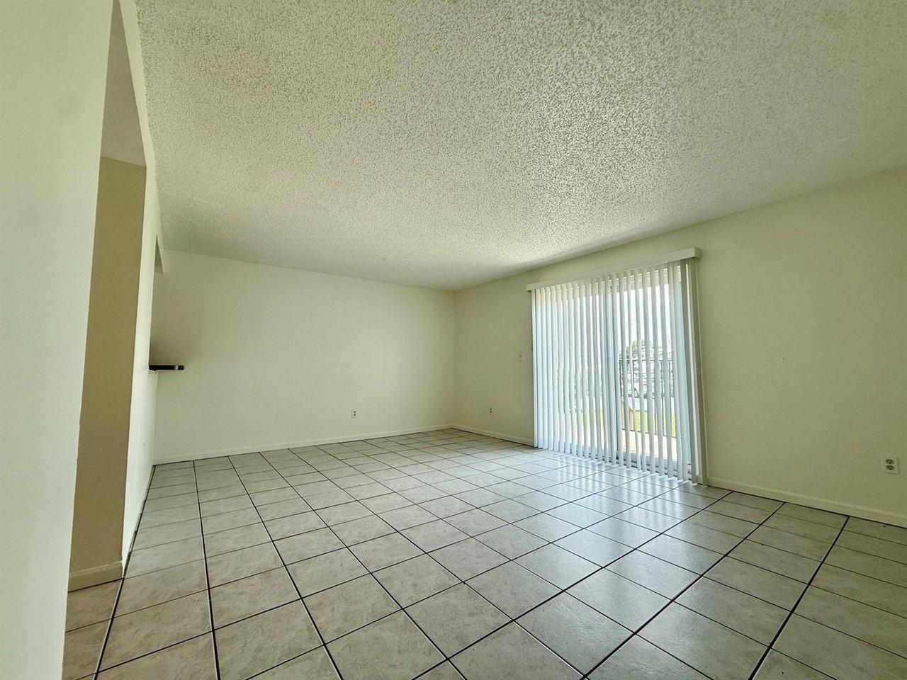 337 Gulfstream Rd - Photo 3 of 8