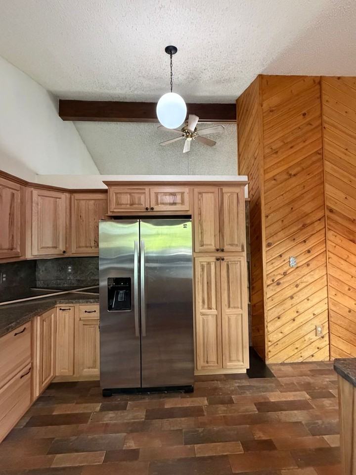 236 Greenwood Dr - Photo 3 of 7