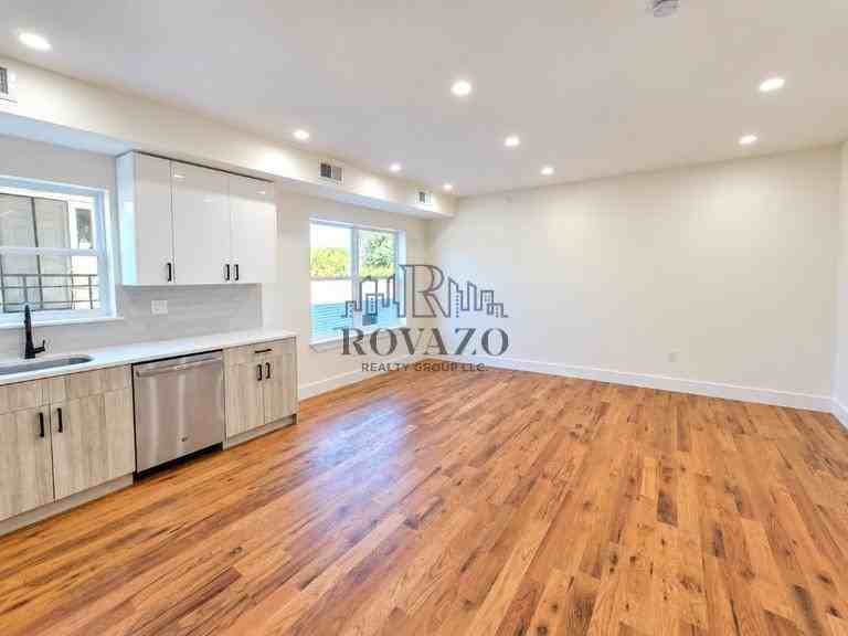 137 Roseville Ave #1C - Photo 3 of 8