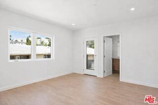 2117 N Beachwood Dr - Photo 7 of 8