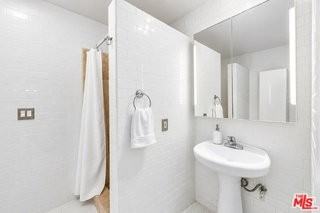 1250 N Kings Rd #504 - Photo 7 of 8