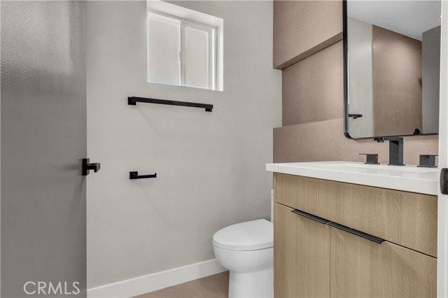 659 S Soto St - Photo 3 of 8