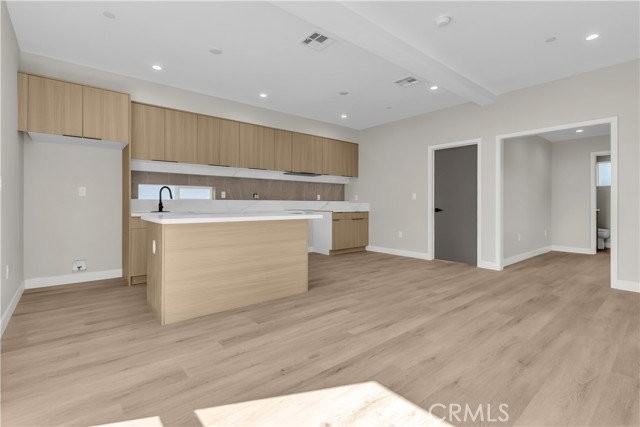 659 S Soto St - Photo 6 of 8