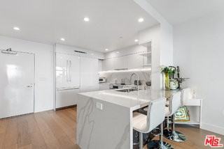 13700 Marina Pointe Dr #925 - Photo 3 of 8