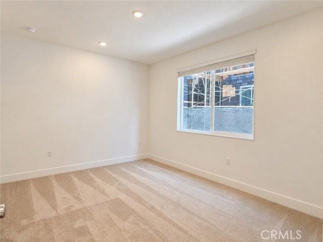 709 Sonia - Photo 3 of 8