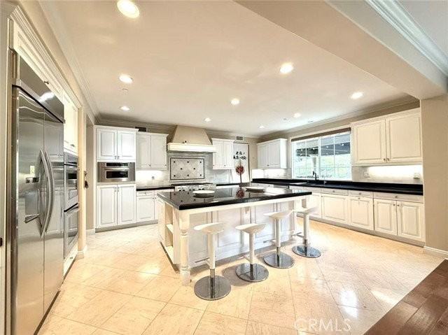 1009 Newhall Ter - Photo 4 of 8