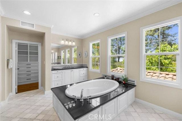 1009 Newhall Ter - Photo 7 of 8