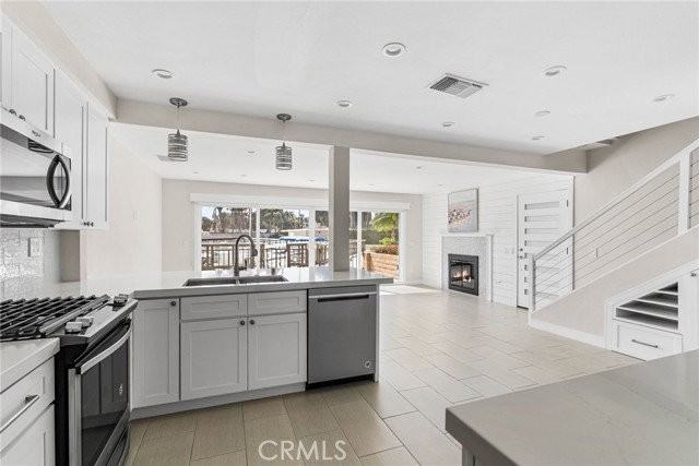 4411 W Coast Hwy #6 - Photo 6 of 8