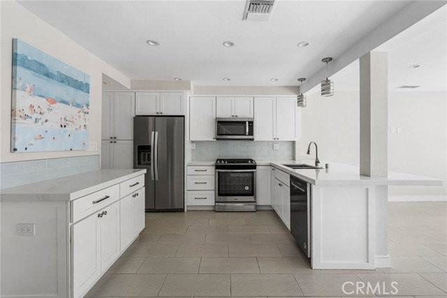 4411 W Coast Hwy #6 - Photo 7 of 8