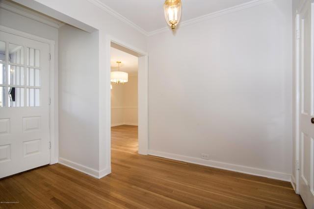 1087 S Los Robles Ave - Photo 2 of 8