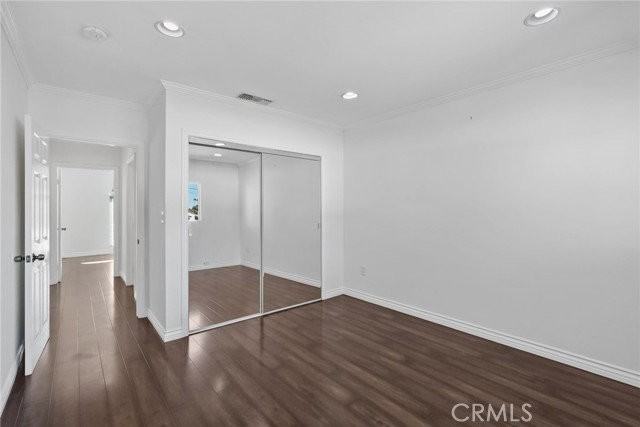 1353 Thompson Ave - Photo 6 of 8