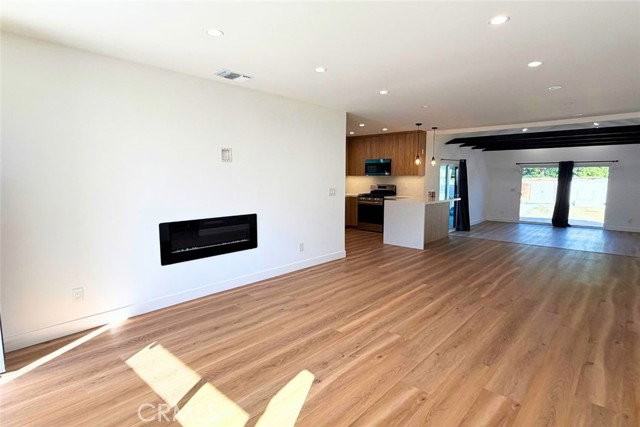 1828 N Kenwood St - Photo 6 of 8