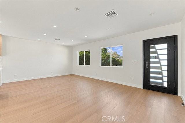 10902 Tujunga Canyon Blvd - Photo 5 of 8