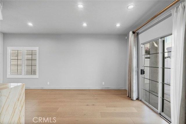 18328 Keswick St - Photo 5 of 8