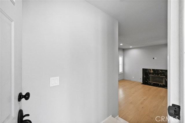 18328 Keswick St - Photo 7 of 8