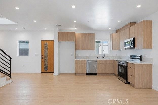 7702 Lasaine Ave - Photo 4 of 8