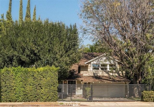 13047 Magnolia Blvd - Photo 2 of 8
