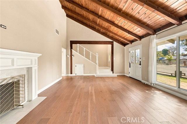 13047 Magnolia Blvd - Photo 3 of 8
