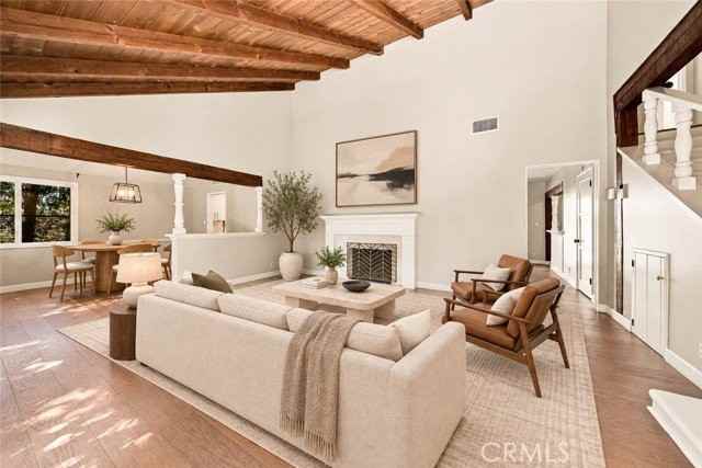 13047 Magnolia Blvd - Photo 4 of 8