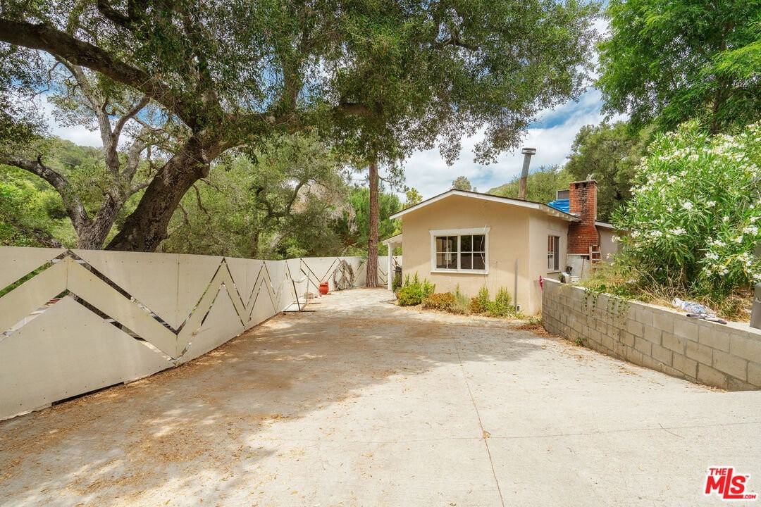 360 N Topanga Canyon Blvd - Photo 3 of 8