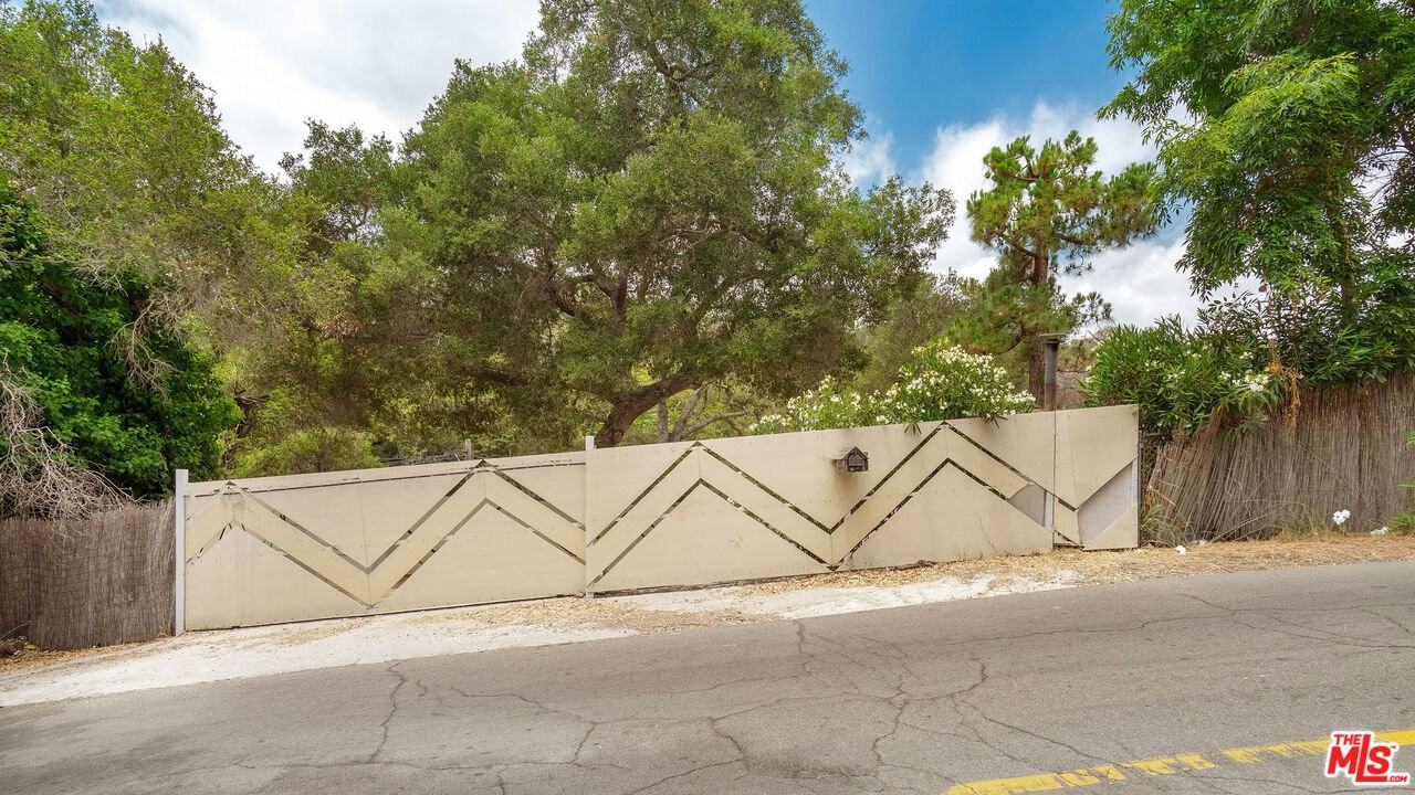 360 N Topanga Canyon Blvd - Photo 7 of 8