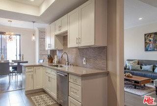 1271 Granville Ave #202 - Photo 5 of 8