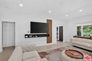 8810 Cadillac Ave - Photo 2 of 8