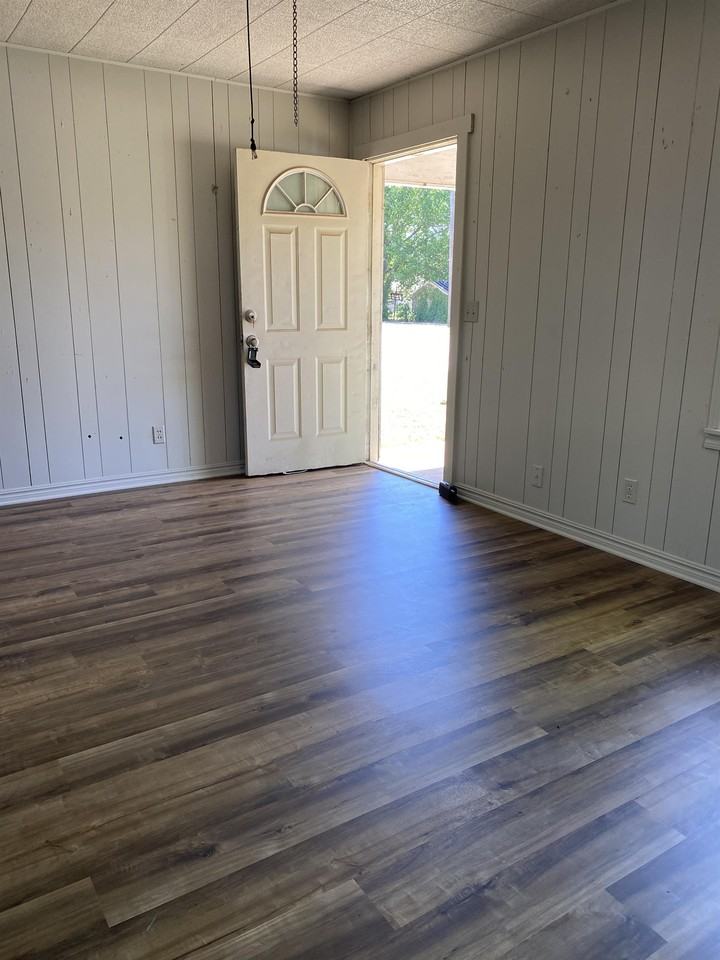 311 E Chestnut Ave #1 - Photo 4 of 10