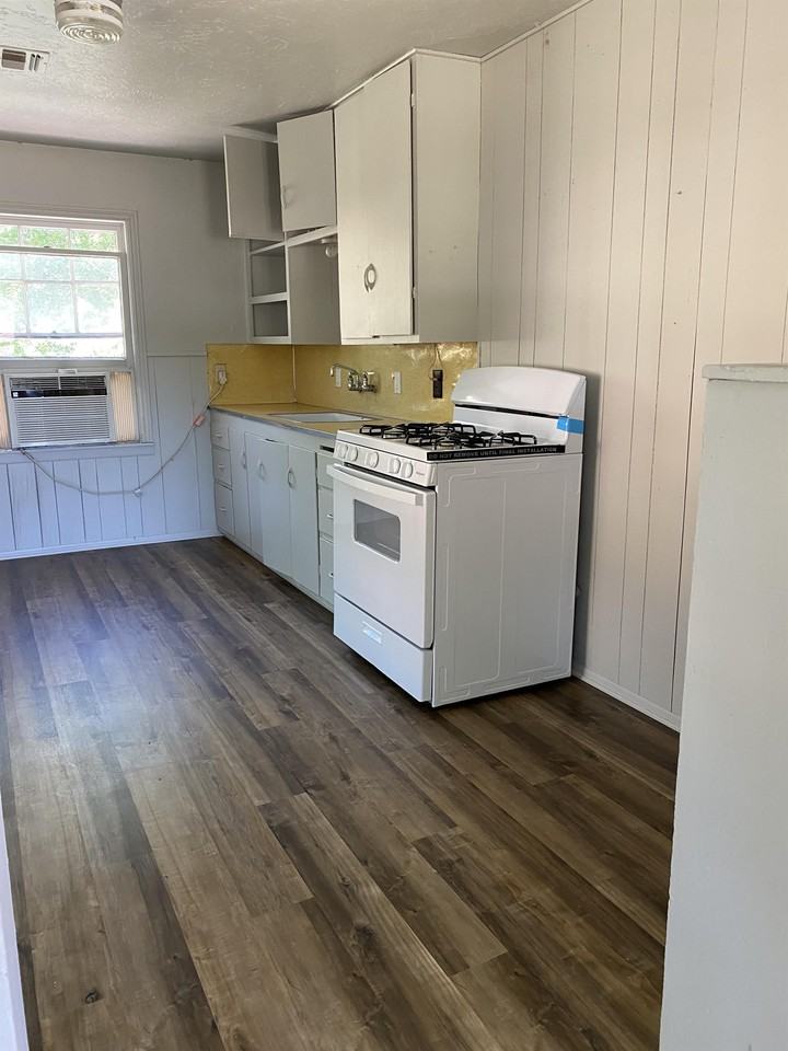 311 E Chestnut Ave #1 - Photo 6 of 10